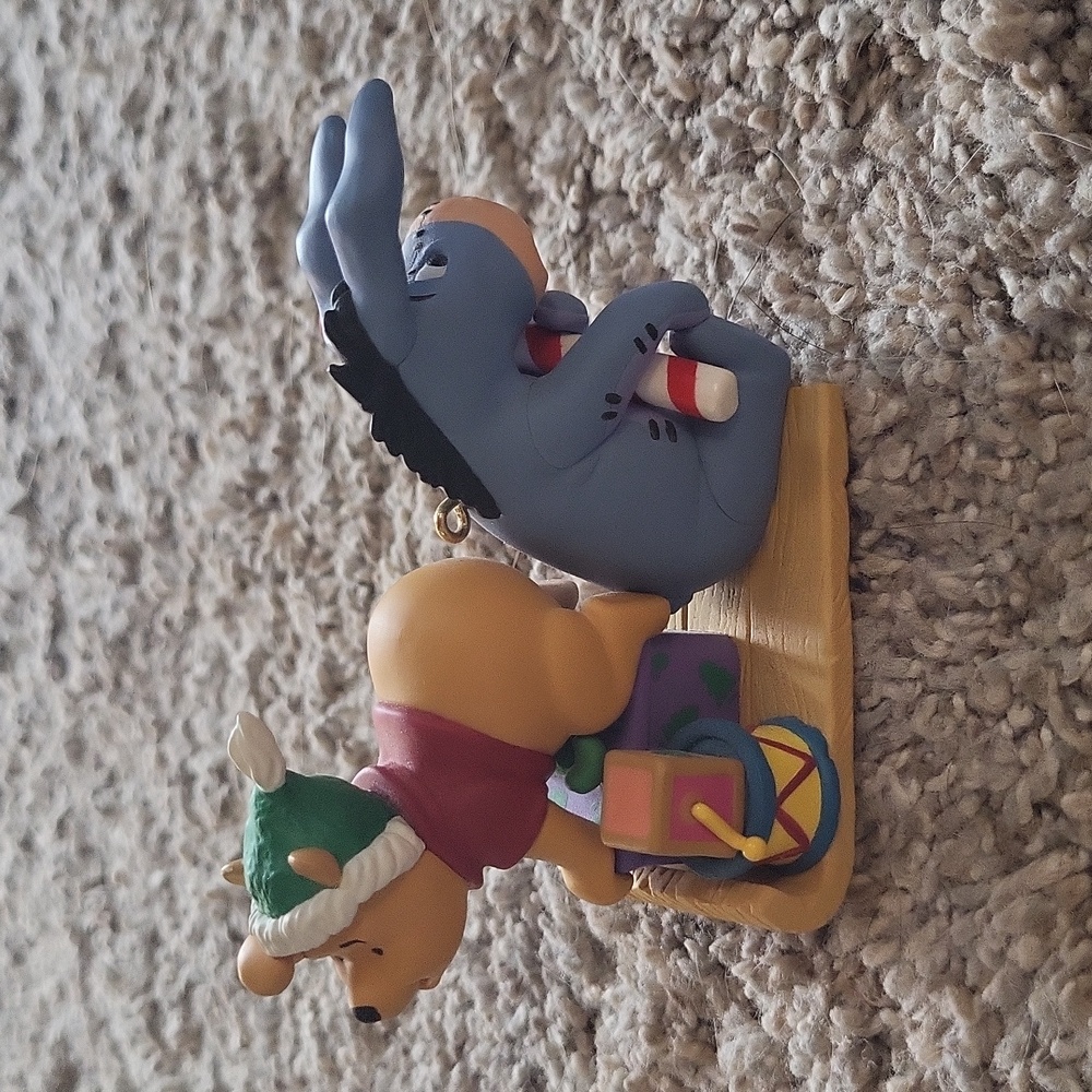 Vintage Hallmark Keepsake Ornament: Presents From Pooh - Picture 5 of 10